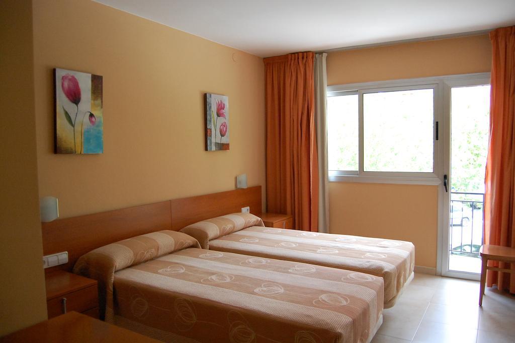 Hostal Cal Siles El Prat de Llobregat Bagian luar foto