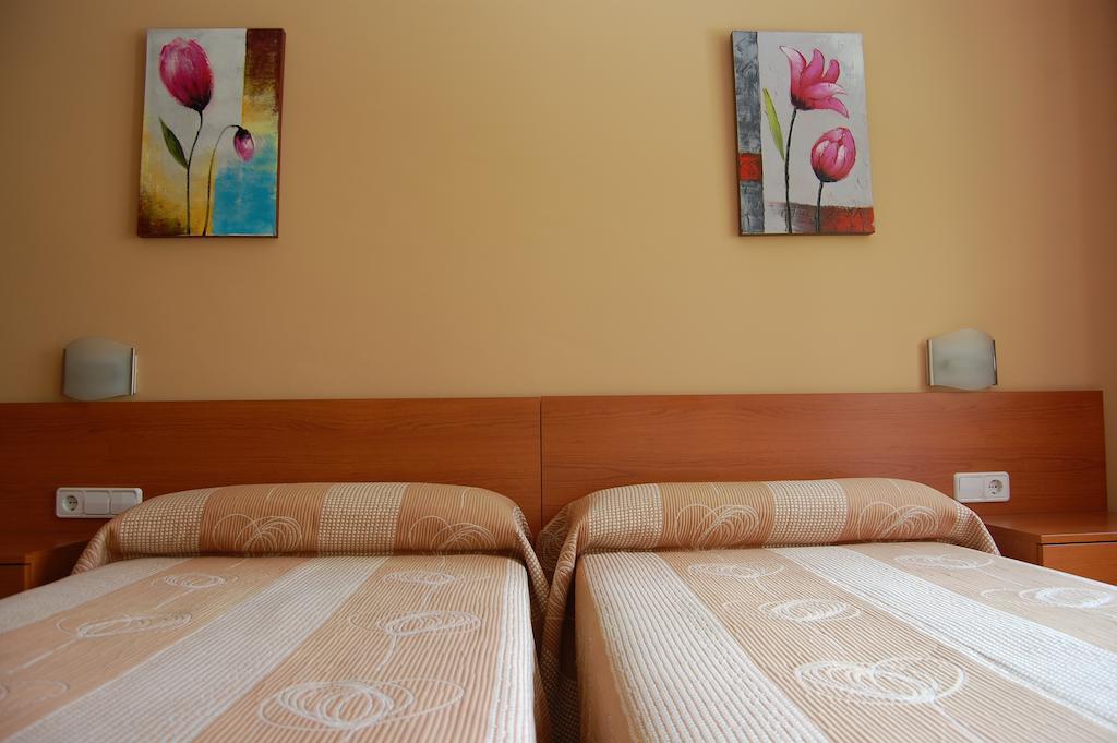 Hostal Cal Siles El Prat de Llobregat Ruang foto
