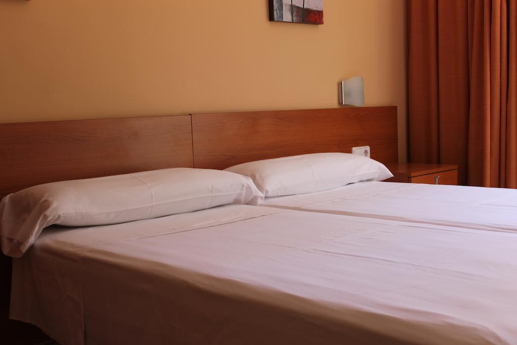 Hostal Cal Siles El Prat de Llobregat Ruang foto