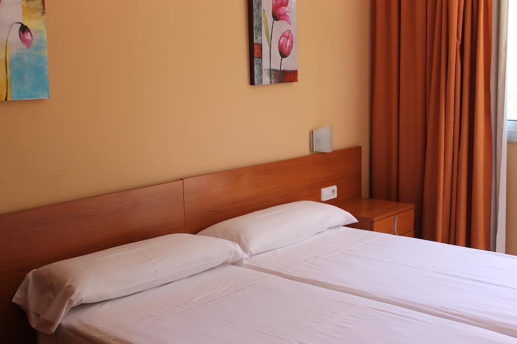 Hostal Cal Siles El Prat de Llobregat Ruang foto