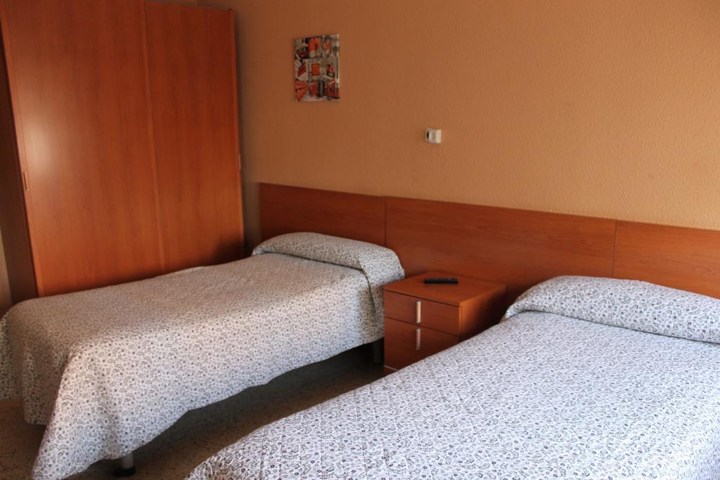 Hostal Cal Siles El Prat de Llobregat Bagian luar foto