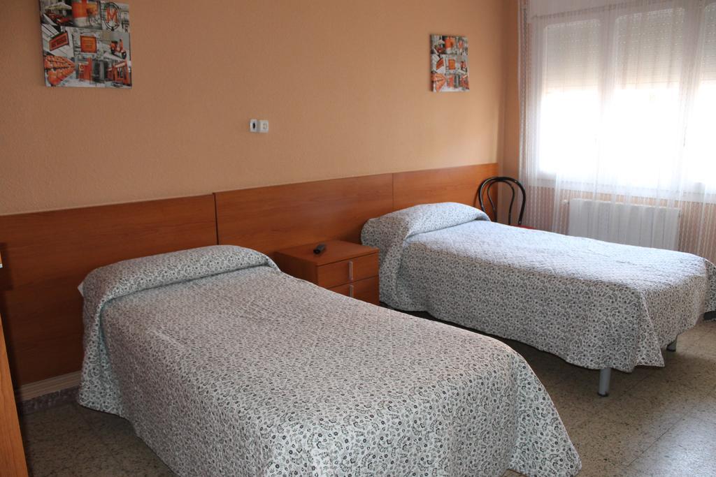 Hostal Cal Siles El Prat de Llobregat Bagian luar foto