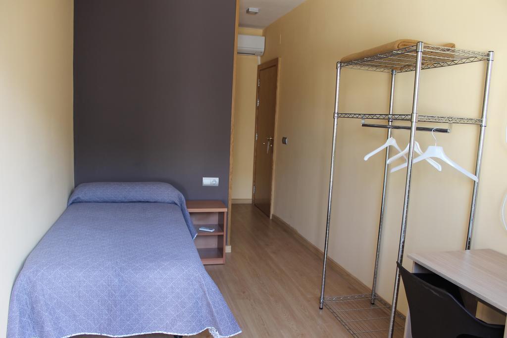Hostal Cal Siles El Prat de Llobregat Bagian luar foto