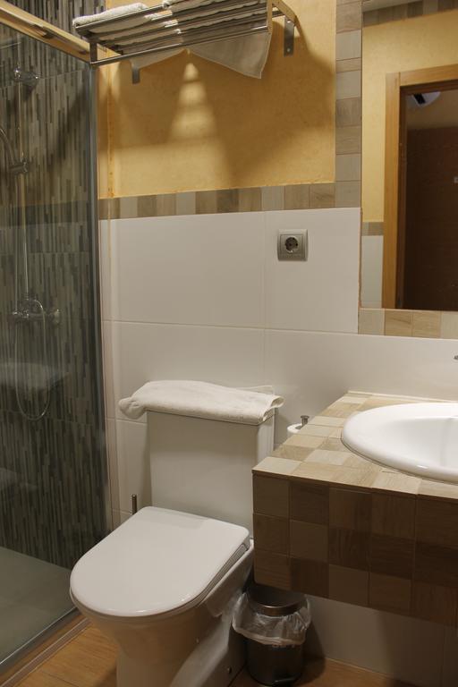 Hostal Cal Siles El Prat de Llobregat Bagian luar foto