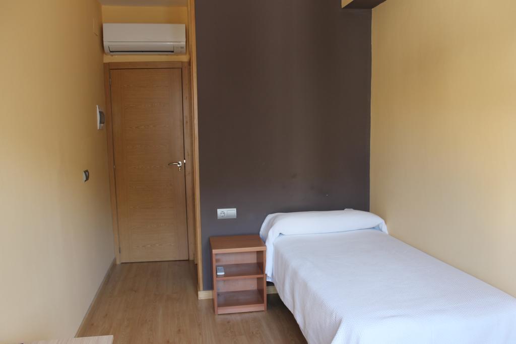 Hostal Cal Siles El Prat de Llobregat Bagian luar foto
