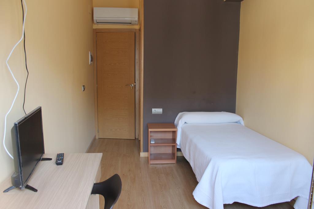 Hostal Cal Siles El Prat de Llobregat Bagian luar foto