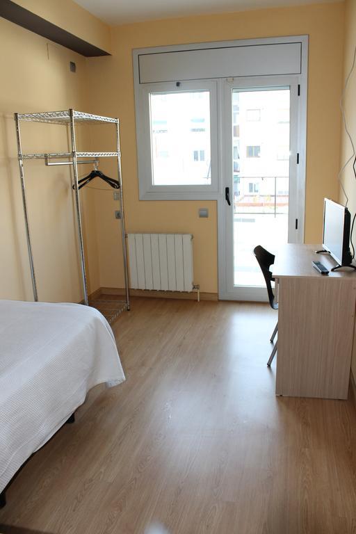 Hostal Cal Siles El Prat de Llobregat Bagian luar foto