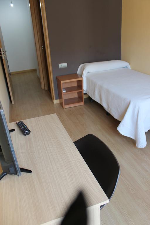 Hostal Cal Siles El Prat de Llobregat Bagian luar foto