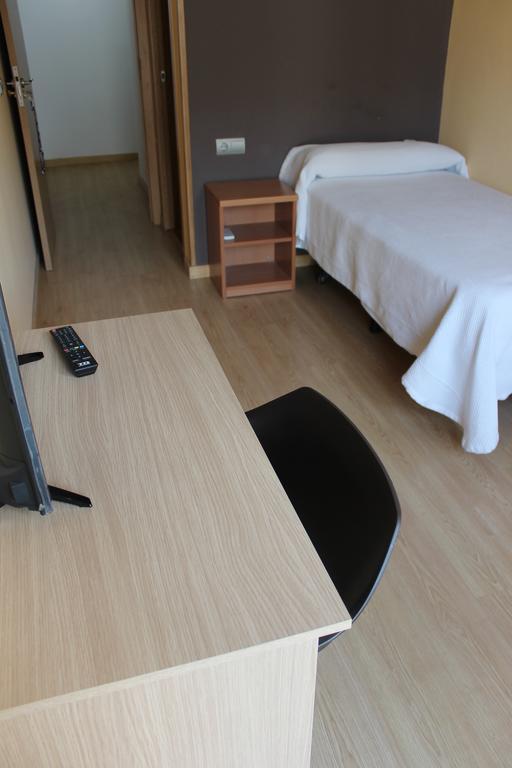 Hostal Cal Siles El Prat de Llobregat Bagian luar foto