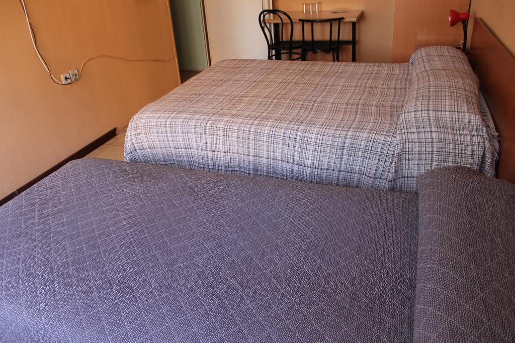 Hostal Cal Siles El Prat de Llobregat Ruang foto